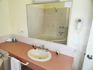 Deluxe Spa Suite - Bathroom